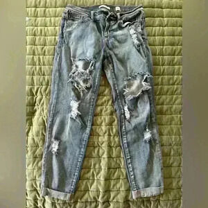 SP black label distressed boyfriend Jean size 28 missing button